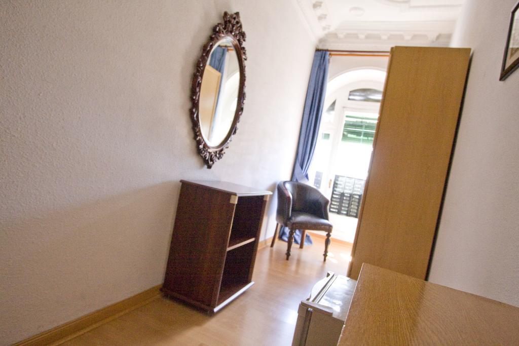Hostal Trevinca Madrid Eksteriør bilde