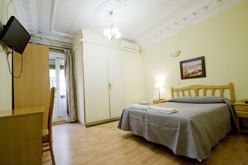 Hostal Trevinca Madrid Eksteriør bilde