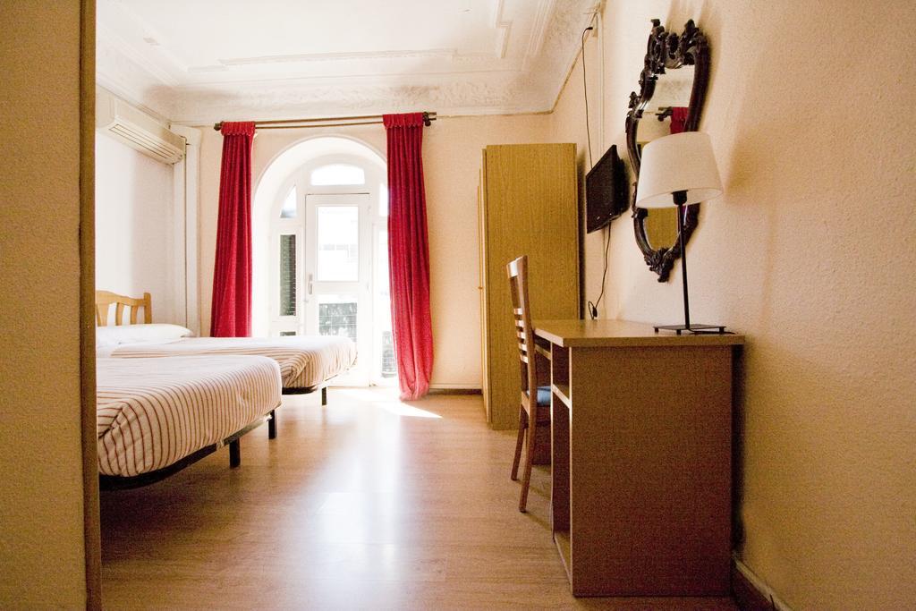 Hostal Trevinca Madrid Eksteriør bilde