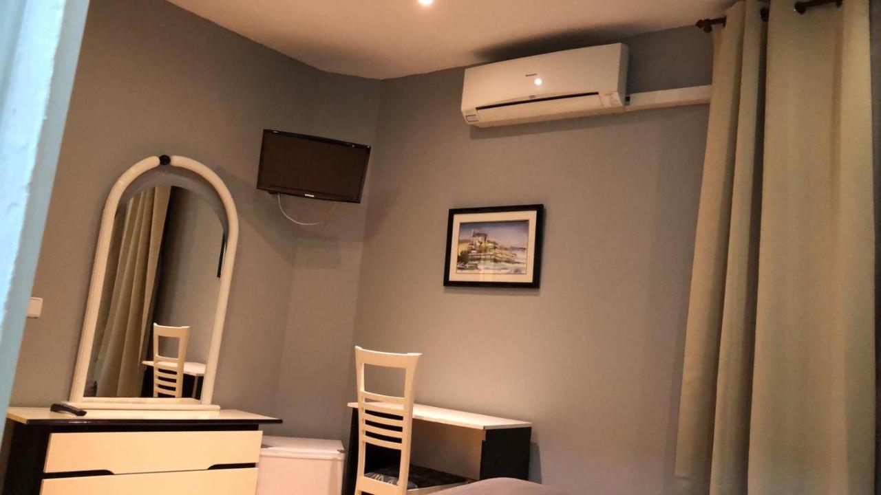 Hostal Trevinca Madrid Eksteriør bilde