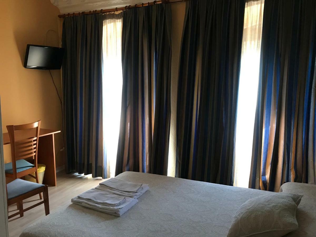 Hostal Trevinca Madrid Eksteriør bilde