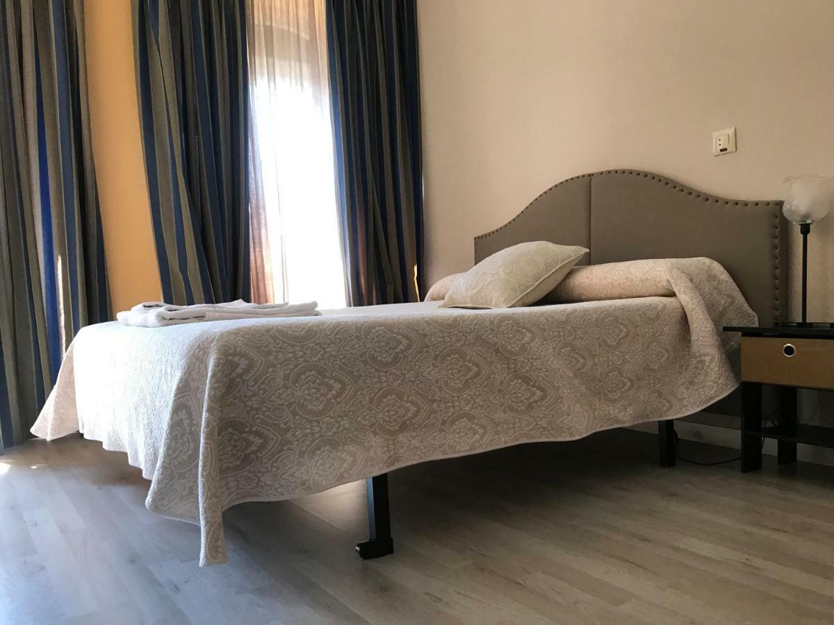 Hostal Trevinca Madrid Eksteriør bilde